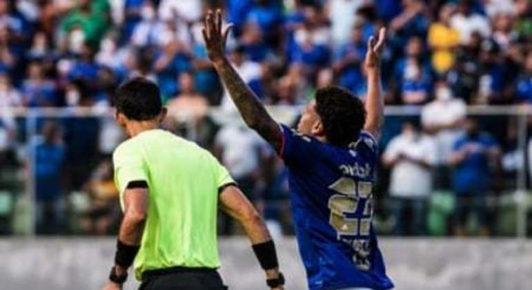 Filipe Machado teve boa atuação e marcou um dos gols da Raposa no triunfo sobre a URT