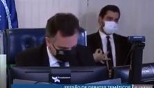 Senado aprova voto de censura a assessor de Bolsonaro