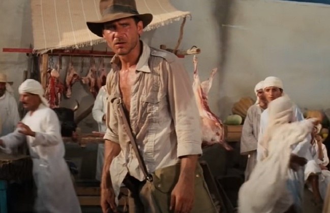 Filme em que a cena foi improvisada: Indiana Jones e Os Caçadores da Arca Perdida 