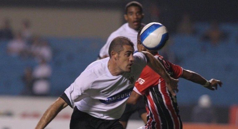 Finazzi - atacante - 48 anos - Atuou pelo Corinthians entre 2007 e 2008. Está aposentado e encerrou a carreira em 2013.