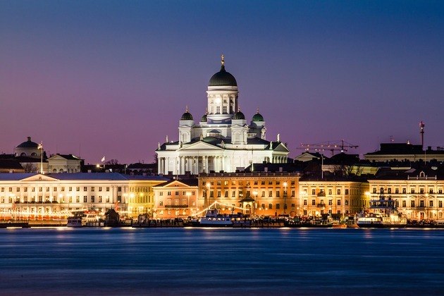 Finlândia- 5,5 milhões de habitantes/ Capital: Helsinque / Imposto sobre consumo: 24%.