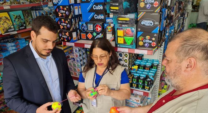 Fiscais do Ipem-SP inspecionam brinquedos na operação “Dia das Crianças”