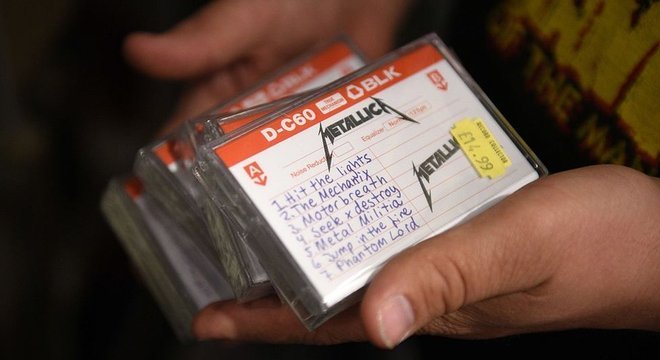 Fita cassete com músicas do Metallica; nostálgicos se lembrarão do prazer de gravar as próprias fitas