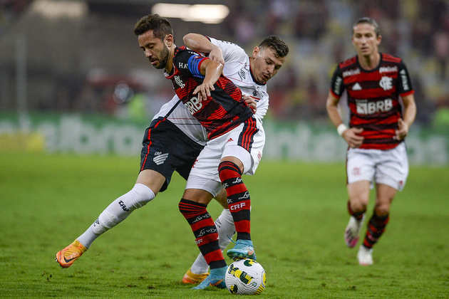  Flamengo 0 x 0 Athletico - Em compensação, o jogo mais nervoso da campanha também aconteceu no Maracanã. O Flamengo martelou muito, mas não conseguiu romper a defesa do Athletico. O duelo ficou marcado por polêmicas de arbitragem e chegou a ter desdobramentos no STJD. 