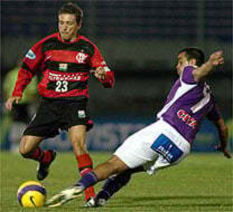 Flamengo 0 x 3 Defensor-URU - Oitavas da Libertadores 2007 - No jogo de ida, a equipe uruguaia não tomou conhecimento do Flamengo e venceu por 3 a 0. Na volta, a equipe brasileira triunfou, por 2 a 0, mas não foi o suficiente para evitar a eliminação. 