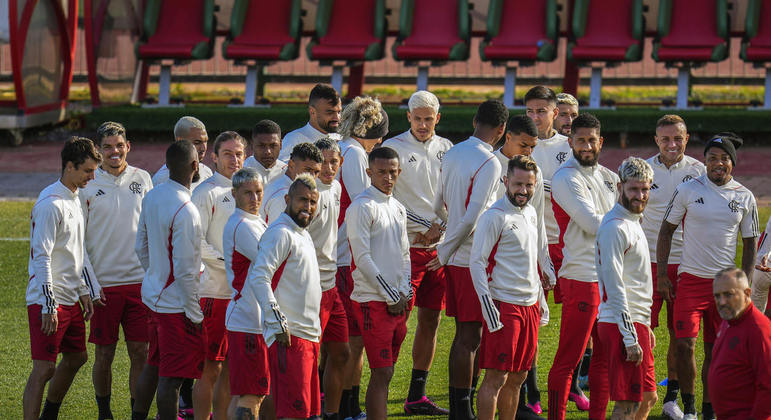 Jogadores do Flamengo treinam no estádio Príncipe Moulay el Hassan, em Rabat, no Marrocos