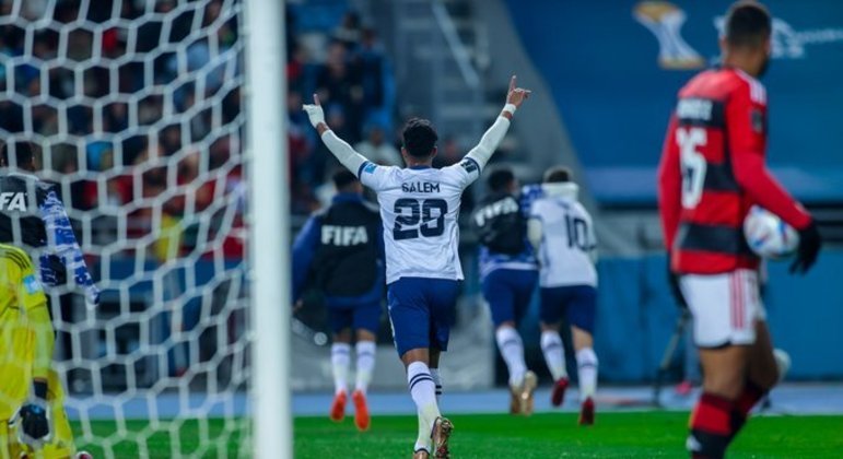 Salem comemora segundo gol do Al-Hilal contra o Flamengo