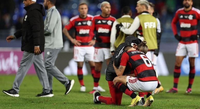 Flamengo jogou muito mal. Fora da final. E jornalista é acusado de ter incentivado os árabes. Ao criticá-los