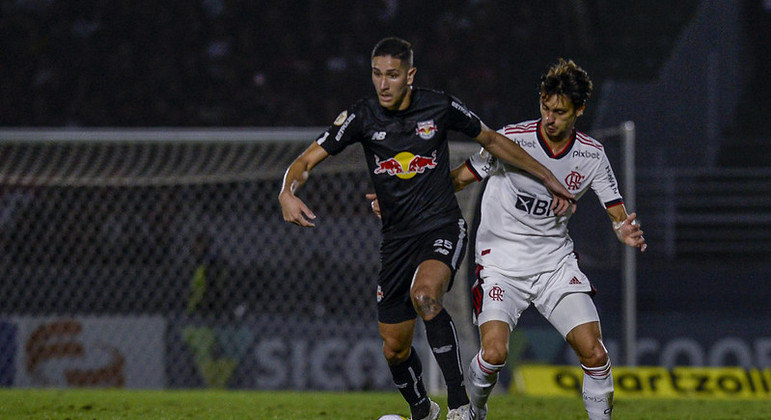 Flamengo é derrotado pelo RB Bragantino e se aproxima do Z-4 do Brasileirão