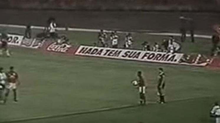 Flamengo 1 x 0 Independiente-ARG: final da Supercopa Libertadores 1995 — Com um gol de Romário, o time rubro-negro conquistou a vitória na grande decisão, mas acabou perdendo o título, pois o clube argentino tinha vencido a partida de ida por 2 a 0