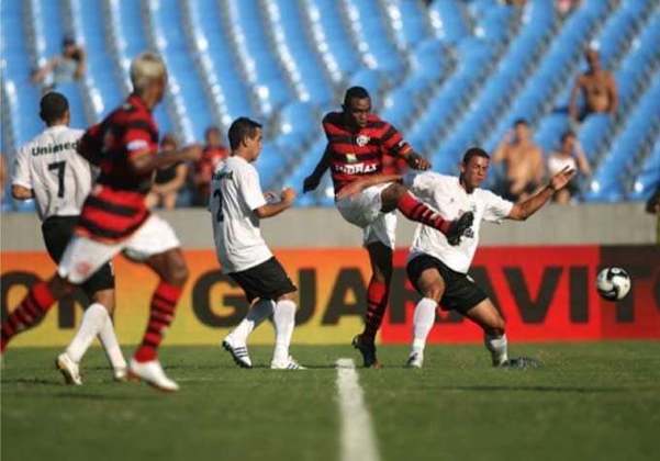 Flamengo 1 x 3 Resende: semifinal da Taça Guanabara 2009 — Em pleno Maracanã, a 'zebra' apareceu durante a disputa por uma vaga na final da Taça Guanabara. O Resende, numa partida com três expulsões, surpreendeu o Rubro-Negro e conseguiu a classificação para enfrentar o Botafogo na grande decisão