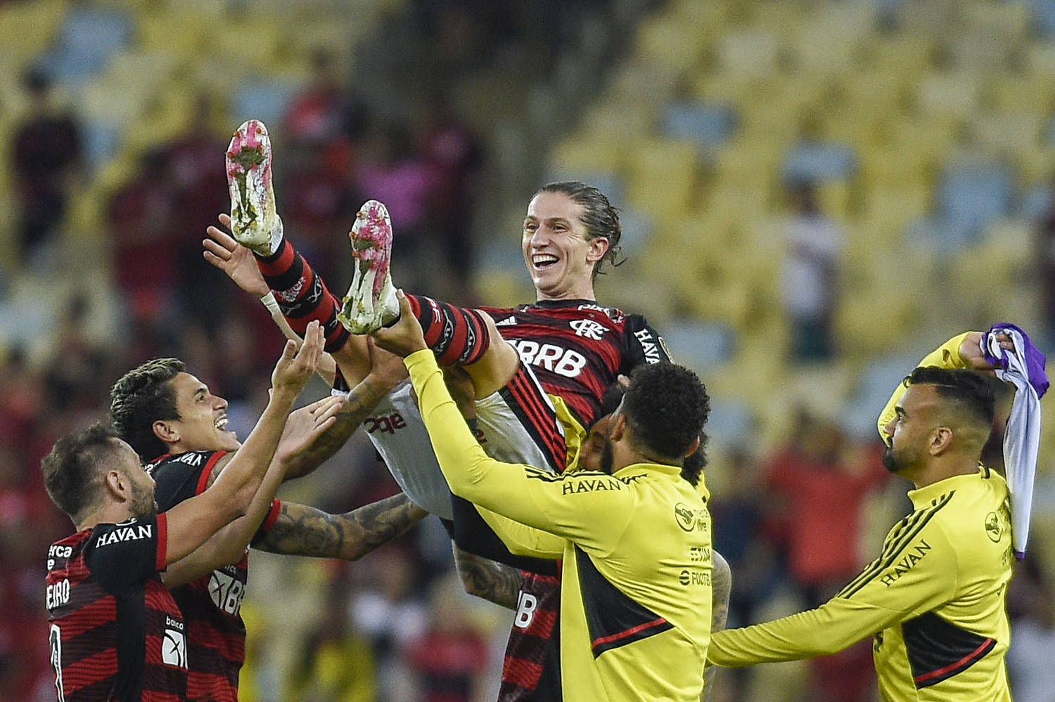 Torcedores de Flamengo e Corinthians se unem pelo mesmo objetivo na final  da Libertadores - Esportes - R7 Lance