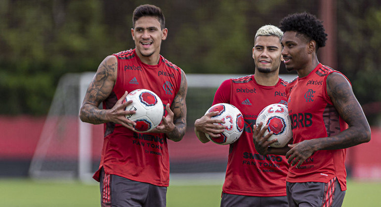 Pedro, Andreas Pereira e Vitinho no treino desta terça-feira (15), no CT Ninho do Urubu