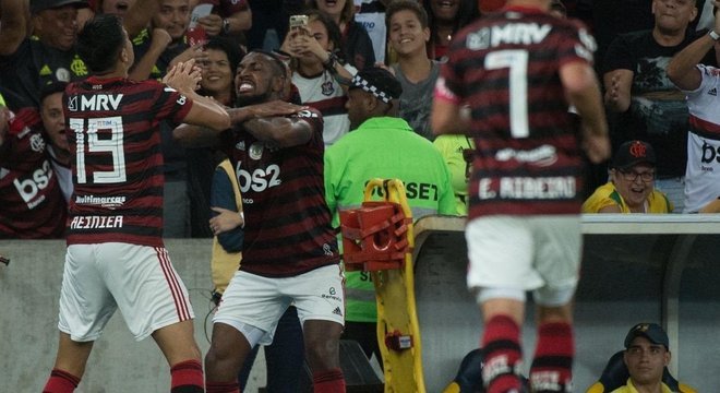 A festa de Gerson e Reinier no segundo gol do Flamengo. Fácil demais