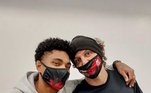 A delegação rubro-negra, que conta com 75 pessoas, chegou em Montevidéu por volta das 12h desta quarta-feira (24). Os jogadores desembarcaram em uma base aérea anexa ao aeroporto
