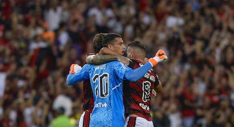 Elenco do Flamengo comemora gol diante do América-MG, pelo Brasileirão
