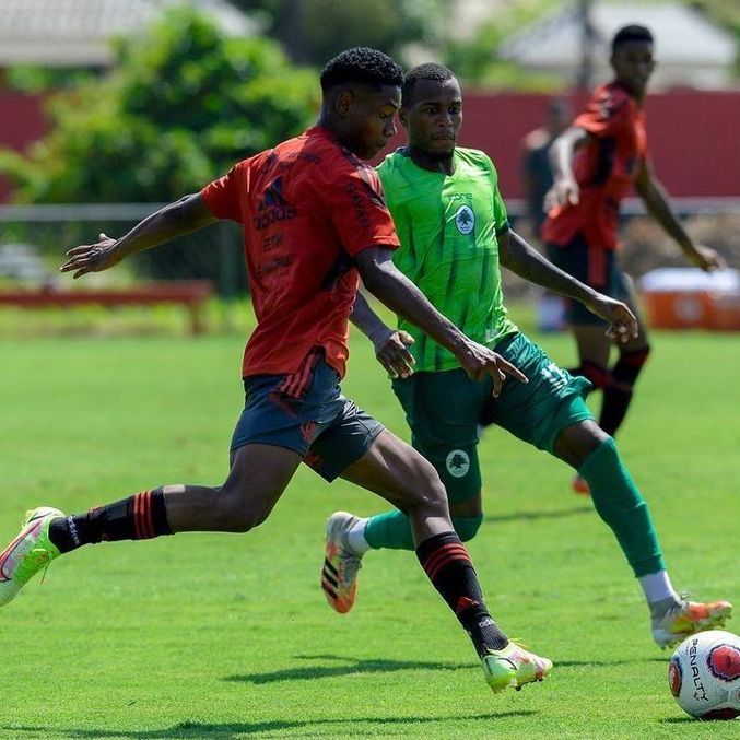 Lance do jogo-treino entre Flamengo e Boavista no CT Ninho do Urubu 