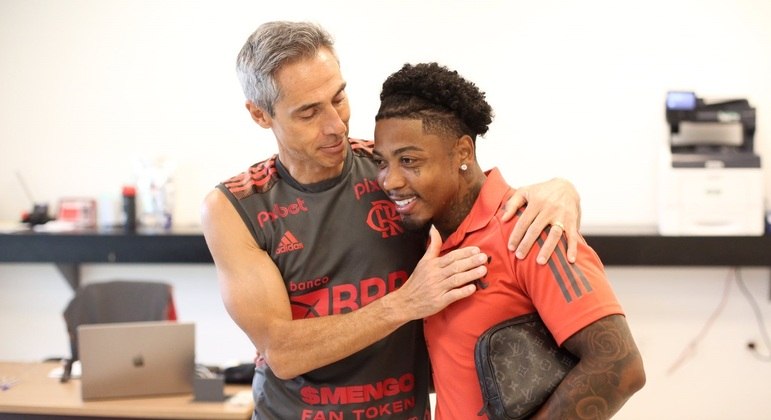 Técnico Paulo Sousa recebe o atacante Marinho no Flamengo
