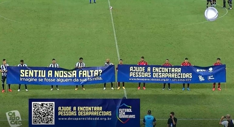 Jogador De Futebol Da High School Em Ação Durante Um Jogo No Sul