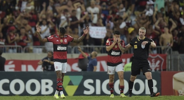 Bruno Henrique foi ovacionado por quase 49 mil vozes no Maracanã, na vitória do Flamengo