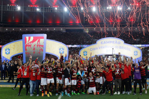 Fechando o ano vitorioso, a Copa do Brasil de 2022 ficou com o Flamengo. A final, contra o Corinthians, foi disputada nos pênaltis. A artilharia, porém, ficou empatada entre Germán Cano, do Fluminense e Giuliano, do vice-campeão Corinthians