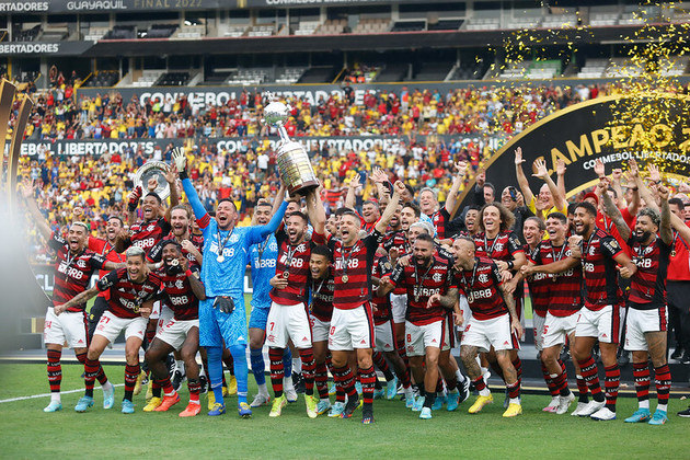 Flamengo vivia ressaca de títulos: Após a conquista da Copa do Brasil e da Libertadores, o elenco rubro-negro já estava de férias, antes de iniciar a preparação para as importantes competições que disputaria no início do ano, como o Mundial de Clubes, Supercopa do Brasil e Recopa Sul-americana. Naquele momento, o Mengão negociava a polêmica contratação de Vítor Pereira, após anunciar que não renovaria contrato com Dorival Júnior