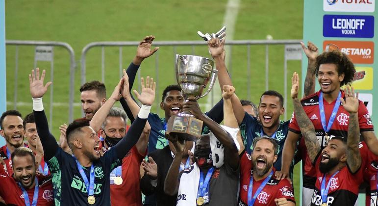 Jogadores do Fla comemoram título da Taça Guanabara após a vitória sobre o Volta Redonda