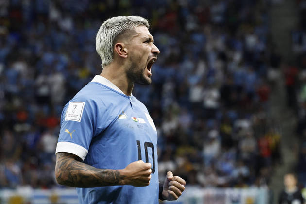 FLAMENGO - Copa do Mundo 2022 - gol de Arrascaeta - Uruguai 2 x 0 Gana - 3º jogo da fase de grupos