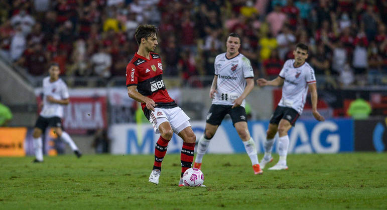 Em alta, Cebolinha decidiu último Flamengo x Atlético no Maracanã