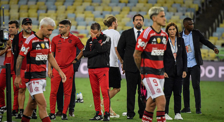 O treinador Vítor Pereira, do Flamengo, lamentou a derrota do time contra o Independiente Del Valle
