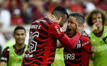 Fabrício Bruno e Diego Ribas comemoram gol do Flamengo