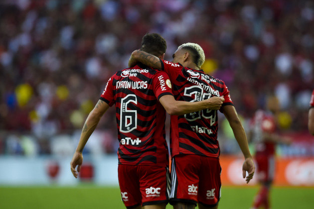 Ayrton Lucas e Matheuzinho, do Flamengo