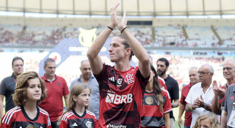 Flamengo homenageia jogadores que entraram em campo na final da
