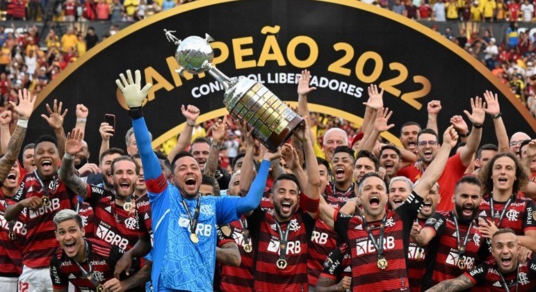 Flamengo levanta a taça da Libertadores
