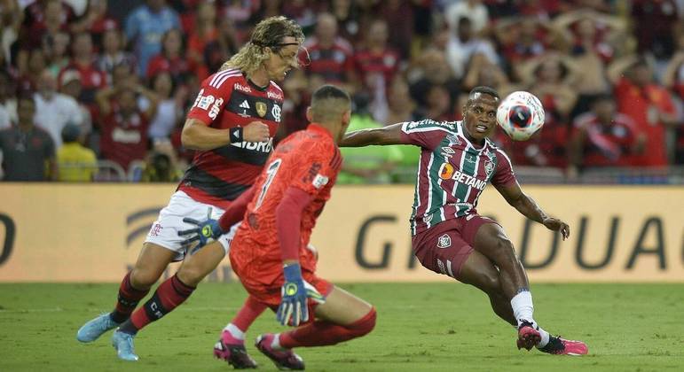 Flamengo e Fluminense estreiam na Libertadores em meio à decisão do Carioca