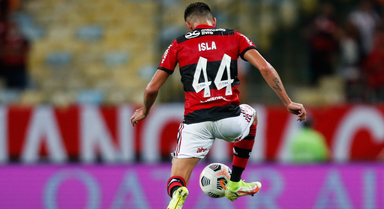 Isla preocupa Flamengo e não deve jogar contra o Racing