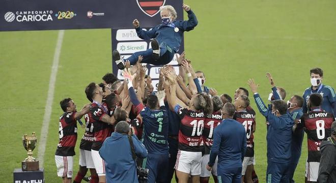 Fluminense goleia o Flamengo e é bicampeão carioca — Fluminense