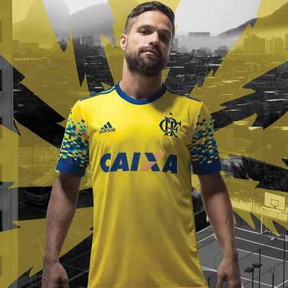 O Flamengo já havia entrado em iniciativa semelhante, porém, por intermédio da Adidas. Aconteceu em 2017, quando a fabricante de material esportivo criou uma plataforma para esse fim. A camisa vencedora do Flamengo surpreendeu pelas cores, gerou comentários, mas esgotou logo que foi lançada