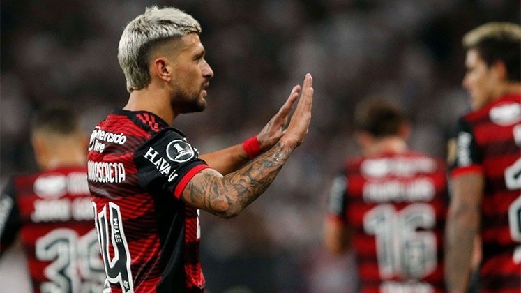 Flamengo: R$ 160 milhões (R$ 76 milhões do percentual de vendas + R$ 84 milhões pela assinatura do contrato)