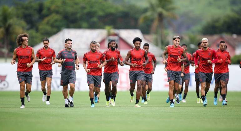 Elenco principal do Flamengo em treino no CT Ninho do Urubu