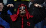 É o sheik flamenguista! Torcedor do Flamengo se veste com roupa tradicional do Marrocos, porém nas cores rubro-negras