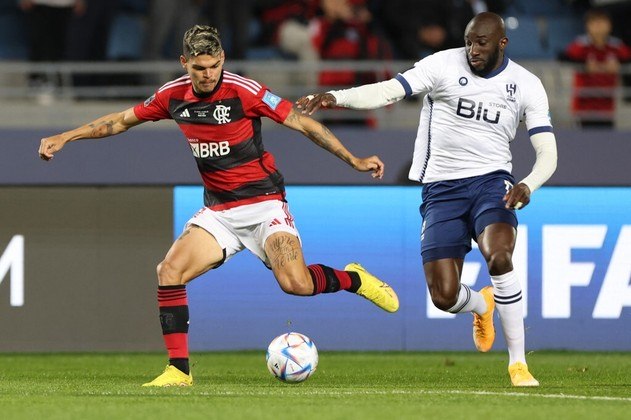 O jogo segue movimentado, porém com chances mais perigosas para o Flamengo no ataque