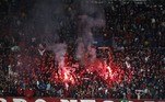 A torcida do Flamengo acendeu sinalizadores nas arquibancadas após o gol de empate no Marrocos