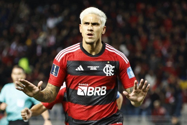 O camisa 9 abriu o placar para o Flamengo no Mundial e marcou o primeiro gol da equipe no Mundial
