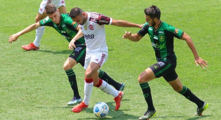 Flamengo e América-MG empatam com final de jogo emocionante do Maracanã