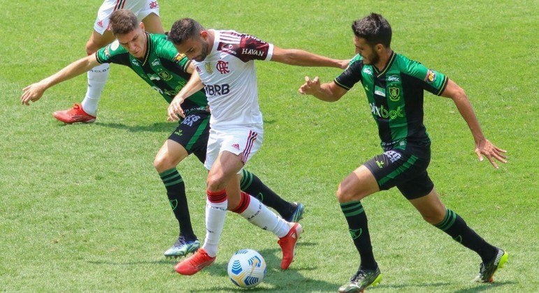 Equipes marcaram os gols do empate após os 40 minutos do segundo tempo
