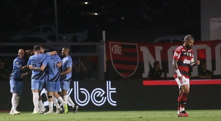 Flamengo, de Gabigol, foi irreconhecível diante do Athletico-PR
