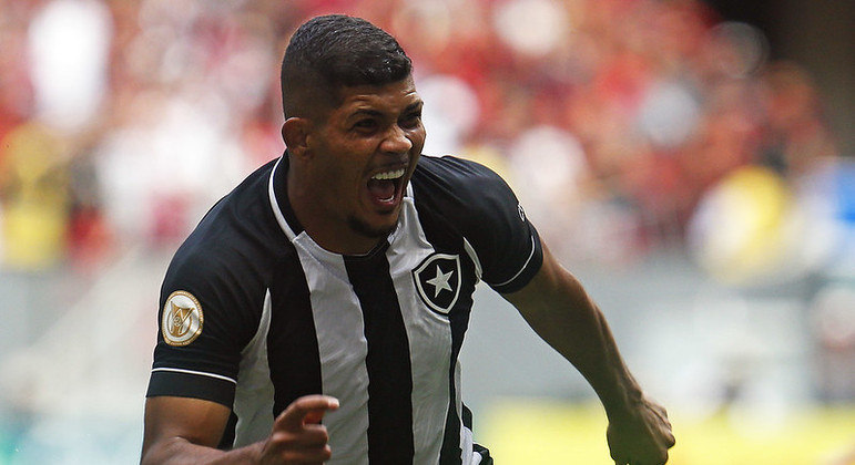 Erison tem 13 gols com a camisa do Botafogo nesta temporada
