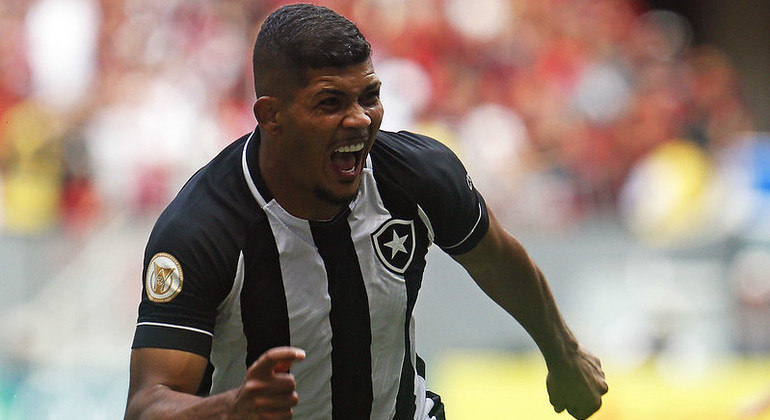 Erison marcou o gol do Botafogo no clássico contra o Flamengo