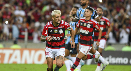 Arrascaeta comemorando gol pelo Flamengo
